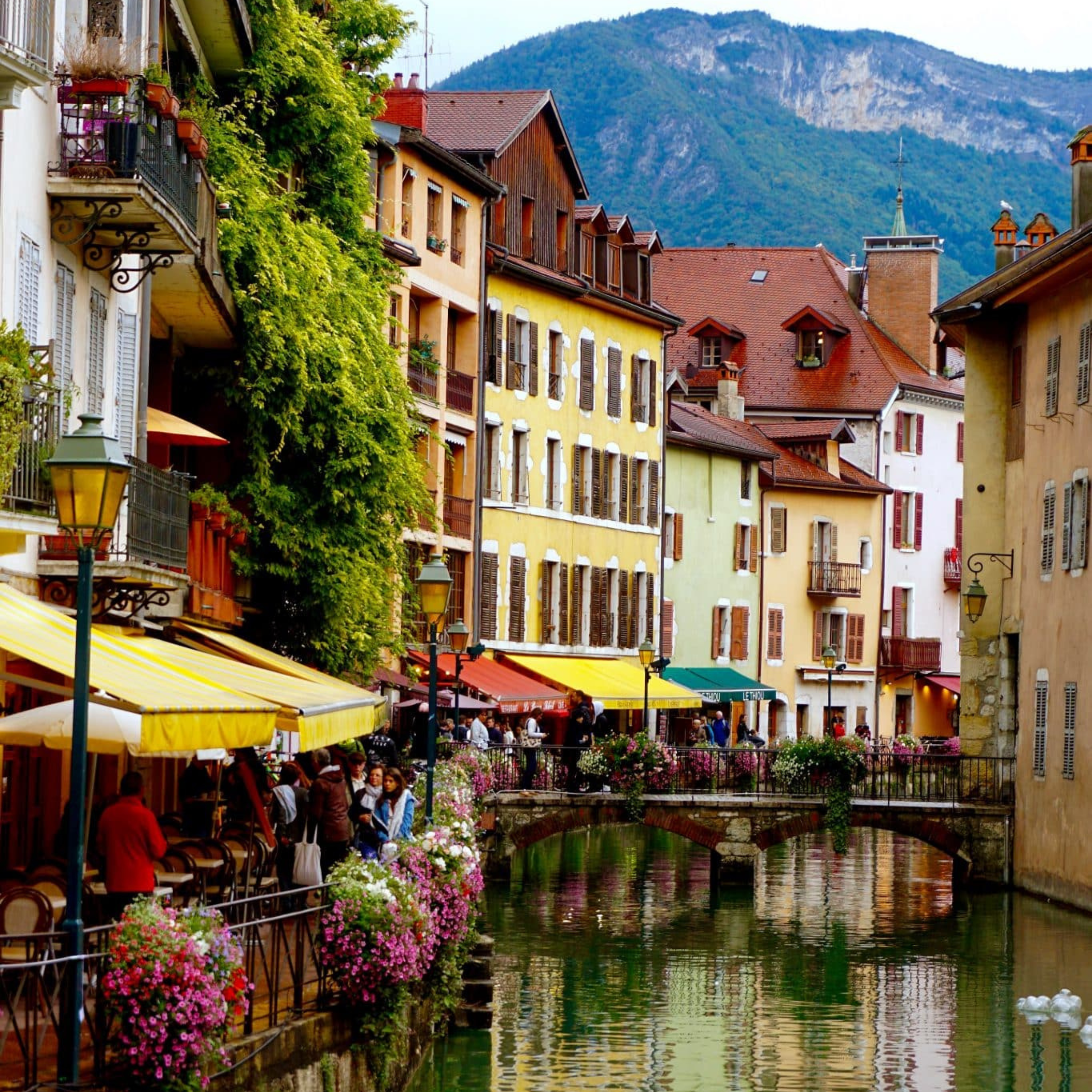 🇫🇷 Pack Your Bags Friday: Annecy, France